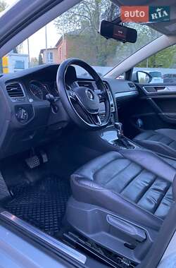 Хэтчбек Volkswagen e-Golf 2015 в 