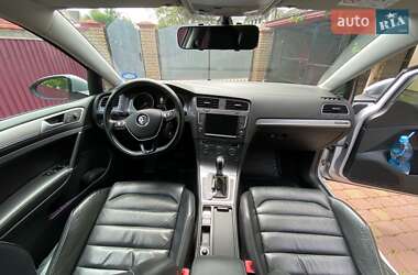 Хэтчбек Volkswagen e-Golf 2015 в 