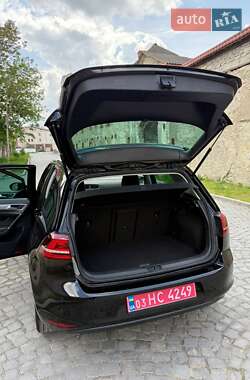 Хэтчбек Volkswagen e-Golf 2015 в 