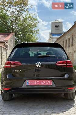 Хэтчбек Volkswagen e-Golf 2015 в 