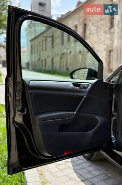 Хэтчбек Volkswagen e-Golf 2015 в 