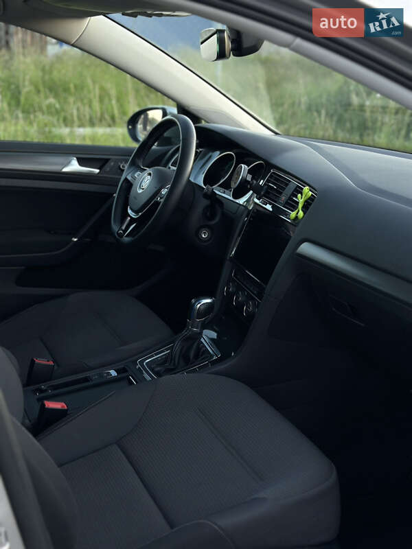 Хэтчбек Volkswagen e-Golf 2017 в Ужгороде фото 29 Хэтчбек Volkswagen e-Golf 2017 в Ужгороде