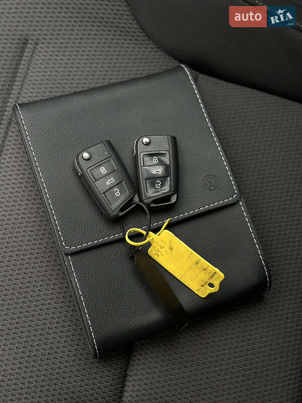 Хэтчбек Volkswagen e-Golf 2017 в Ужгороде фото 35 Хэтчбек Volkswagen e-Golf 2017 в Ужгороде