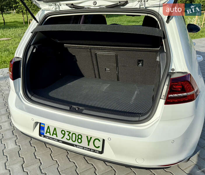 Хэтчбек Volkswagen e-Golf 2016 в Киеве