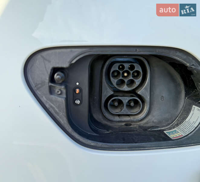 Хэтчбек Volkswagen e-Golf 2016 в Киеве