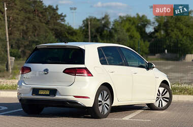 Хетчбек Volkswagen e-Golf 2017 в 
