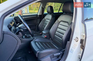 Хетчбек Volkswagen e-Golf 2017 в 