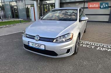 Хэтчбек Volkswagen e-Golf 2016 в Киеве