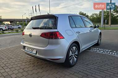 Хетчбек Volkswagen e-Golf 2016 в 