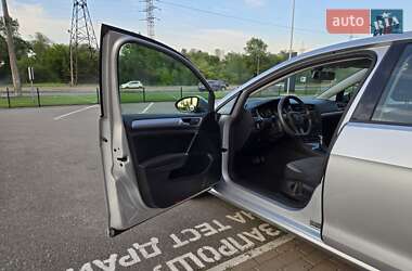 Хетчбек Volkswagen e-Golf 2016 в 