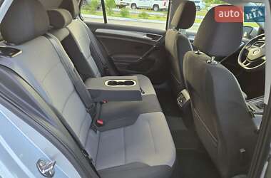 Хетчбек Volkswagen e-Golf 2016 в 