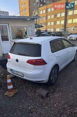 Хетчбек Volkswagen e-Golf 2015 в Києві