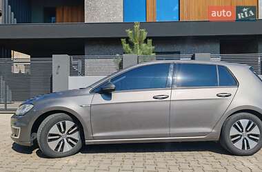 Хэтчбек Volkswagen e-Golf 2016 в 