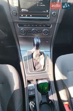 Хэтчбек Volkswagen e-Golf 2016 в 