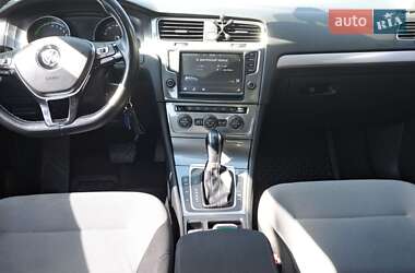 Хэтчбек Volkswagen e-Golf 2016 в 