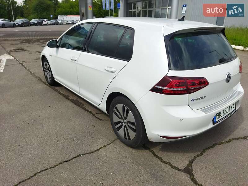 Хэтчбек Volkswagen e-Golf 2015 в Ровно