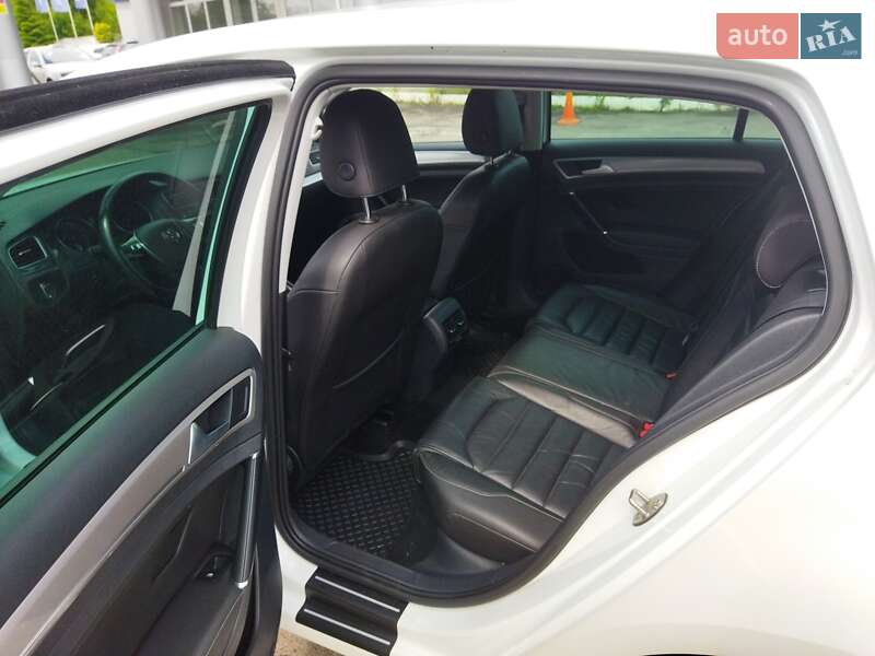 Хэтчбек Volkswagen e-Golf 2015 в Ровно