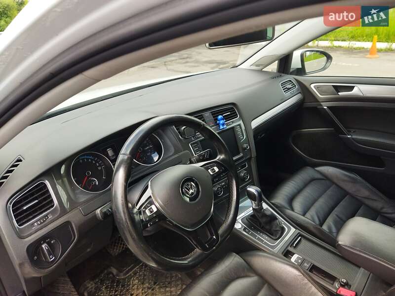 Хэтчбек Volkswagen e-Golf 2015 в Ровно