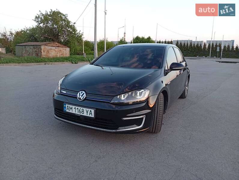 Volkswagen e-Golf 2015