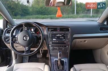 Хэтчбек Volkswagen e-Golf 2015 в 