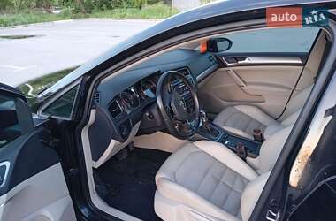Хэтчбек Volkswagen e-Golf 2015 в 