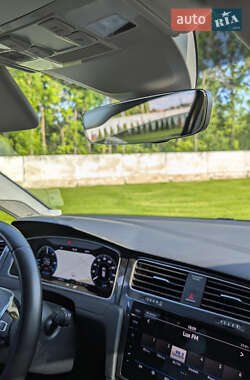 Хетчбек Volkswagen e-Golf 2018 в 