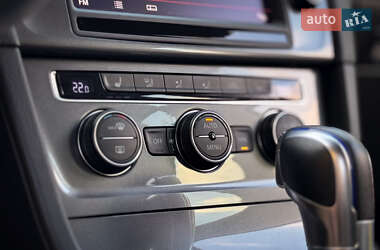 Хетчбек Volkswagen e-Golf 2015 в 