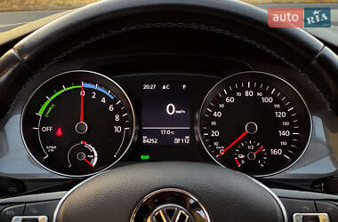 Хетчбек Volkswagen e-Golf 2015 в 