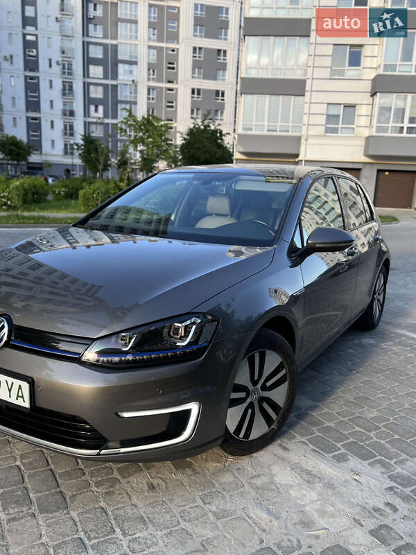 Хэтчбек Volkswagen e-Golf 2015 в Ивано-Франковске