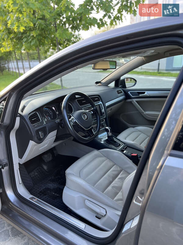 Хэтчбек Volkswagen e-Golf 2015 в Ивано-Франковске