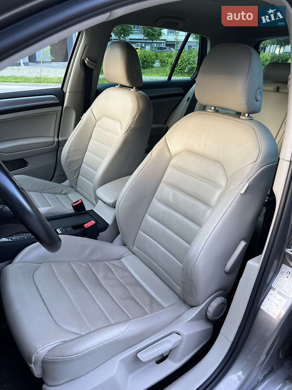 Хэтчбек Volkswagen e-Golf 2015 в Ивано-Франковске