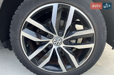 Хетчбек Volkswagen e-Golf 2020 в 