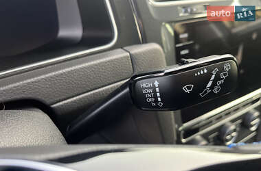 Хетчбек Volkswagen e-Golf 2020 в 