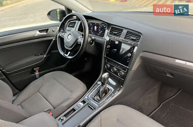 Хетчбек Volkswagen e-Golf 2020 в 