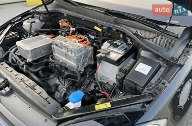 Хетчбек Volkswagen e-Golf 2020 в 