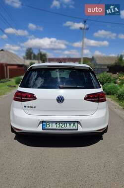 Хэтчбек Volkswagen e-Golf 2014 в 