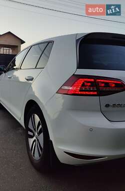 Хэтчбек Volkswagen e-Golf 2014 в 