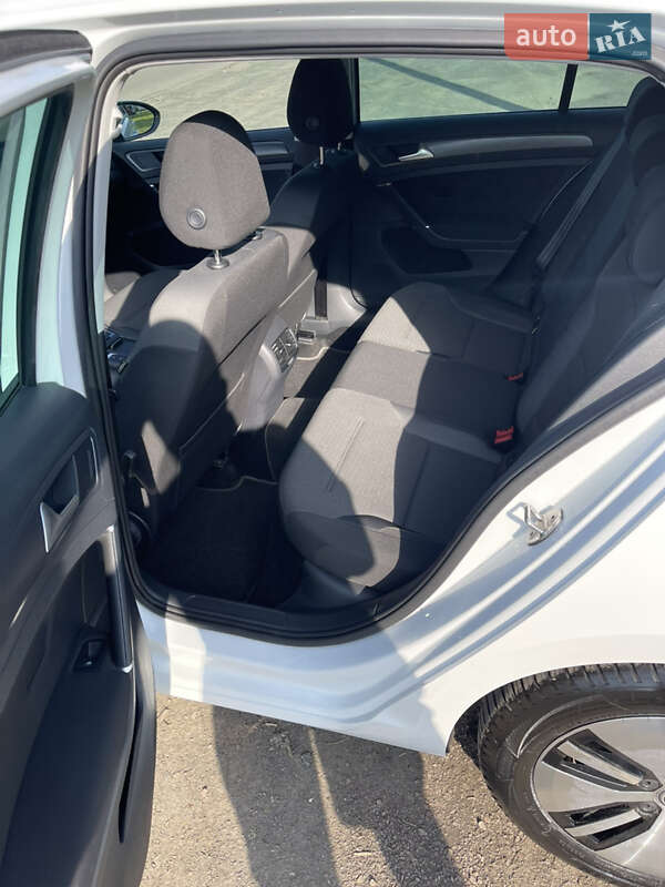 Хэтчбек Volkswagen e-Golf 2020 в Киверцах
