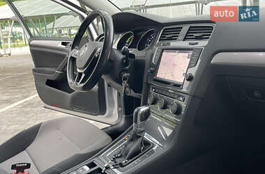 Хэтчбек Volkswagen e-Golf 2015 в 