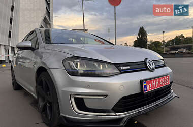 Хетчбек Volkswagen e-Golf 2015 в Києві