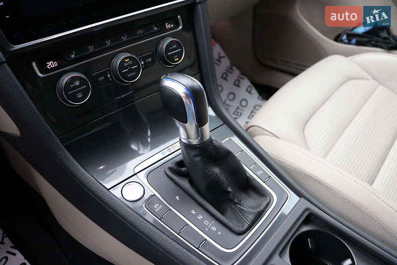 Хэтчбек Volkswagen e-Golf 2018 в Львове