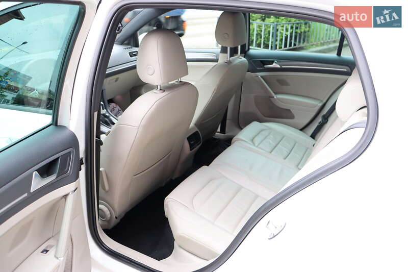 Хэтчбек Volkswagen e-Golf 2018 в Львове