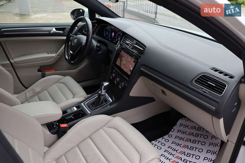 Хэтчбек Volkswagen e-Golf 2018 в Львове