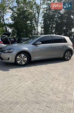 Хэтчбек Volkswagen e-Golf 2016 в 