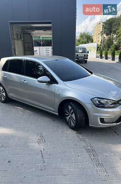 Хэтчбек Volkswagen e-Golf 2016 в 