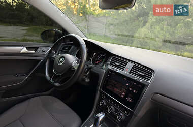 Хэтчбек Volkswagen e-Golf 2019 в 