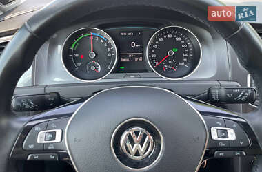 Хэтчбек Volkswagen e-Golf 2015 в 
