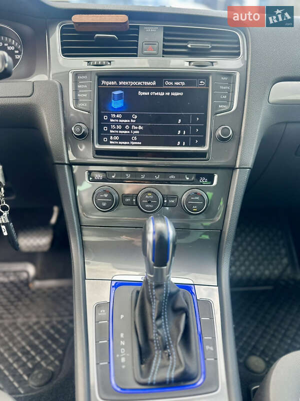 Хетчбек Volkswagen e-Golf 2015 в Києві