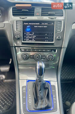 Хэтчбек Volkswagen e-Golf 2015 в 