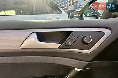 Хэтчбек Volkswagen e-Golf 2015 в 